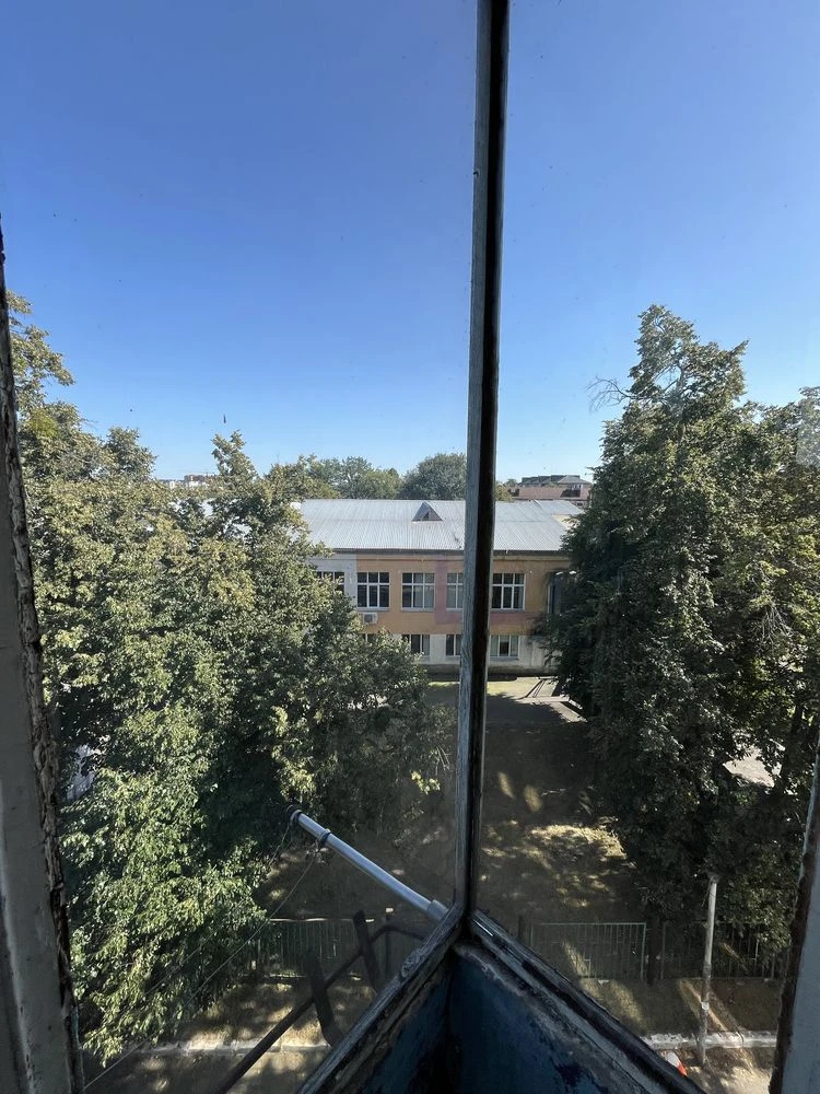Center. 2-bedroom apartment near school. Certificate, voucher
