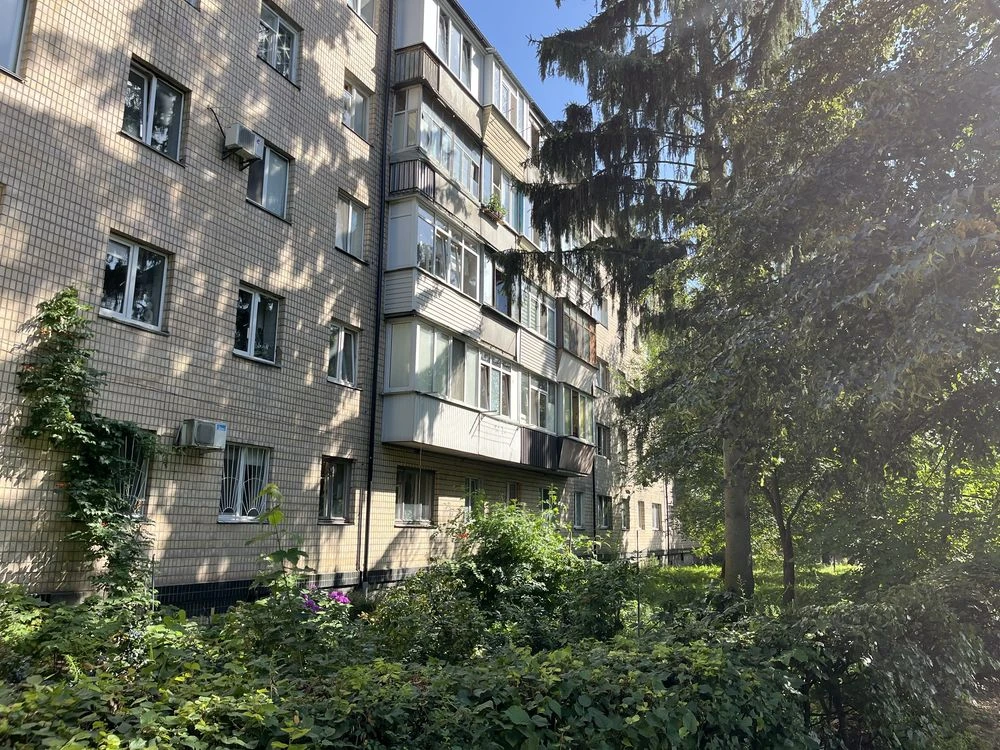 Center. 2-bedroom apartment near school. Certificate, voucher