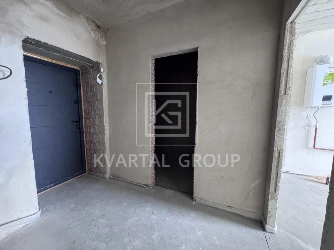 One-bedroom apartment, unrenovated