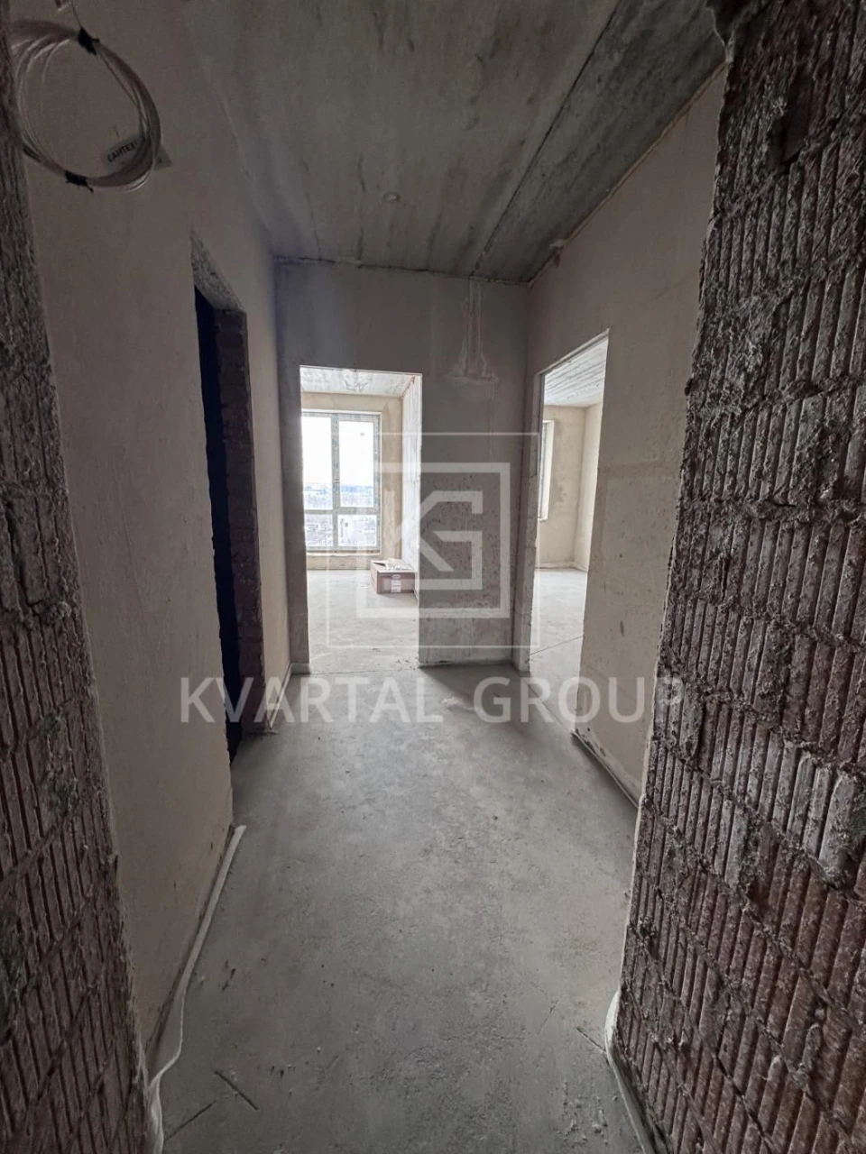 One-bedroom apartment, unrenovated