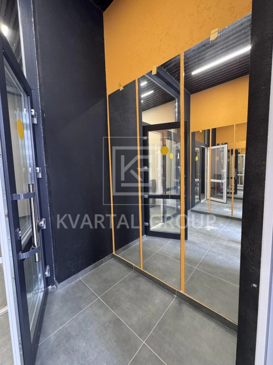 One-bedroom apartment, unrenovated