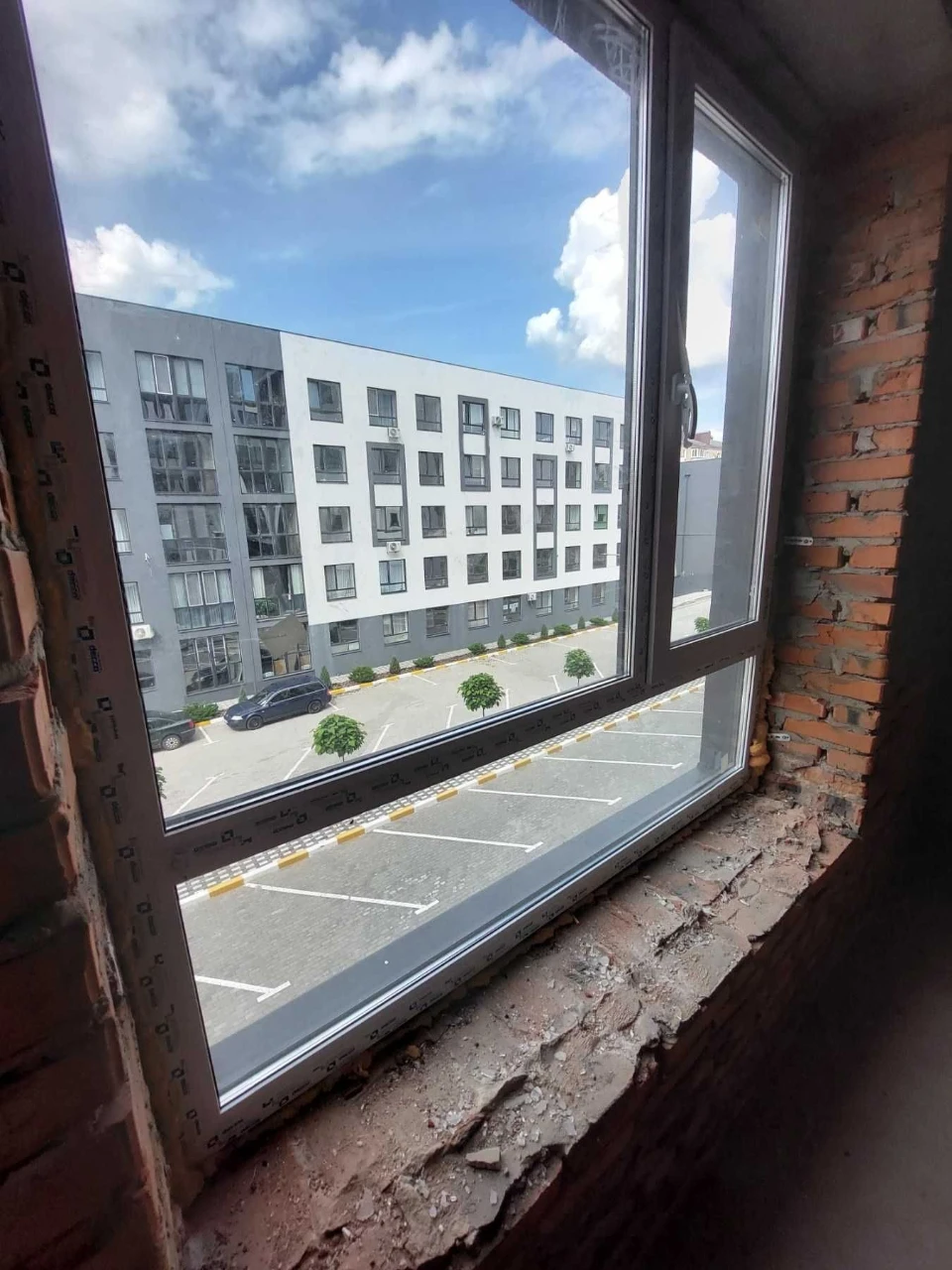 Own apartment with gas!
