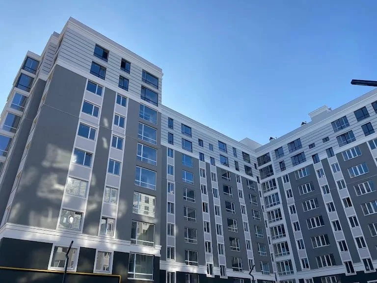 Продам  євро2к квартиру з частковим ремонтом в Бучі! Є газ!
