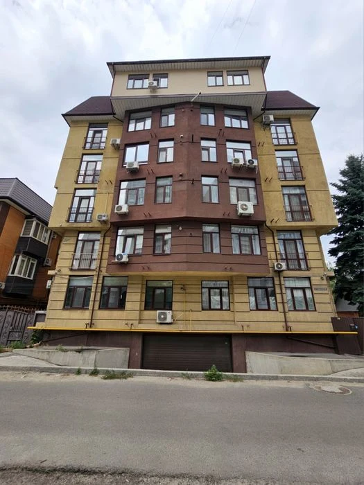 For sale 3-room apartment with renovation in the clubhouse, N st.