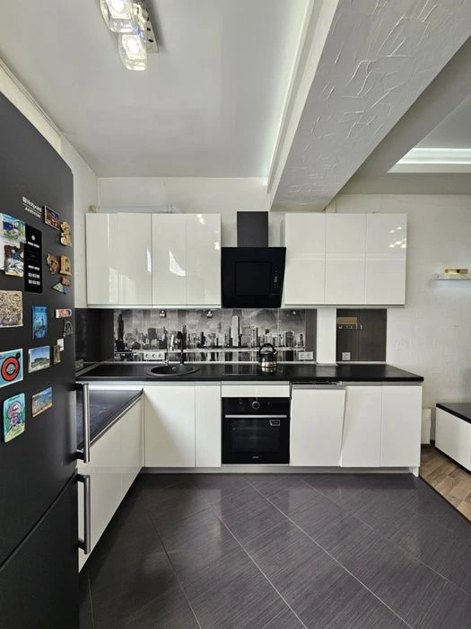 For sale 3-room apartment with renovation in the clubhouse, N st.