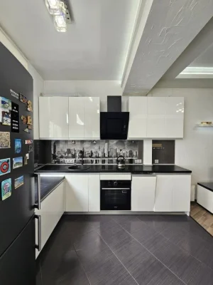 For sale 3-room apartment with renovation in the clubhouse, N st.