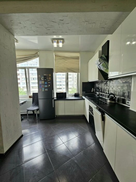 For sale 3-room apartment with renovation in the clubhouse, N st.