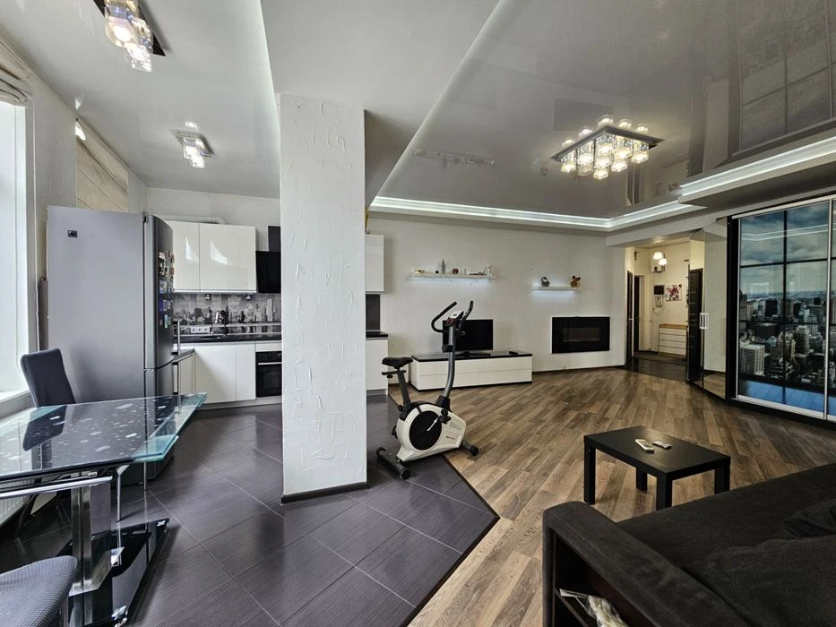 For sale 3-room apartment with renovation in the clubhouse, N st.