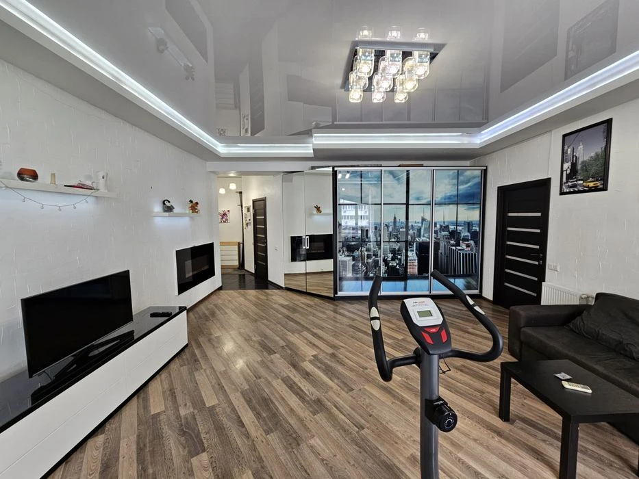 For sale 3-room apartment with renovation in the clubhouse, N st.