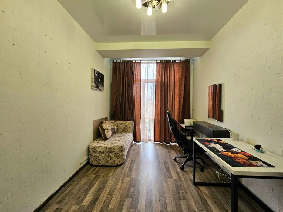 For sale 3-room apartment with renovation in the clubhouse, N st.