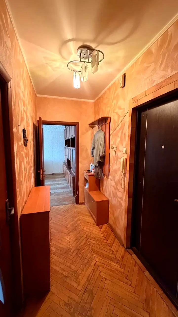 Apartment for sale 2-room. 51.8 m² 6/9 floor.