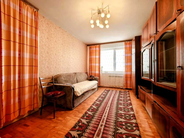 Apartment. Kyiv, Holosiivska St.