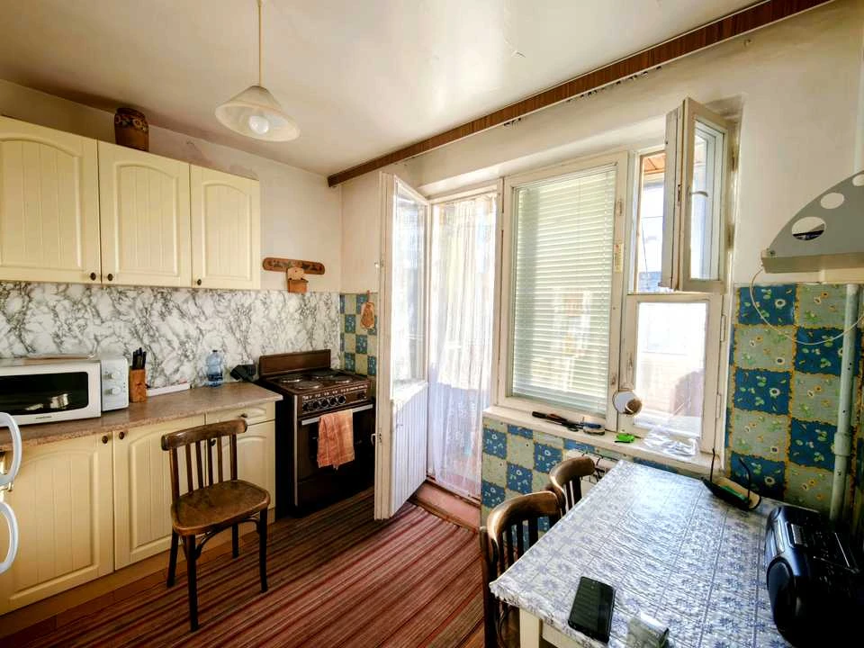 Apartment. Kyiv, Holosiivska St.