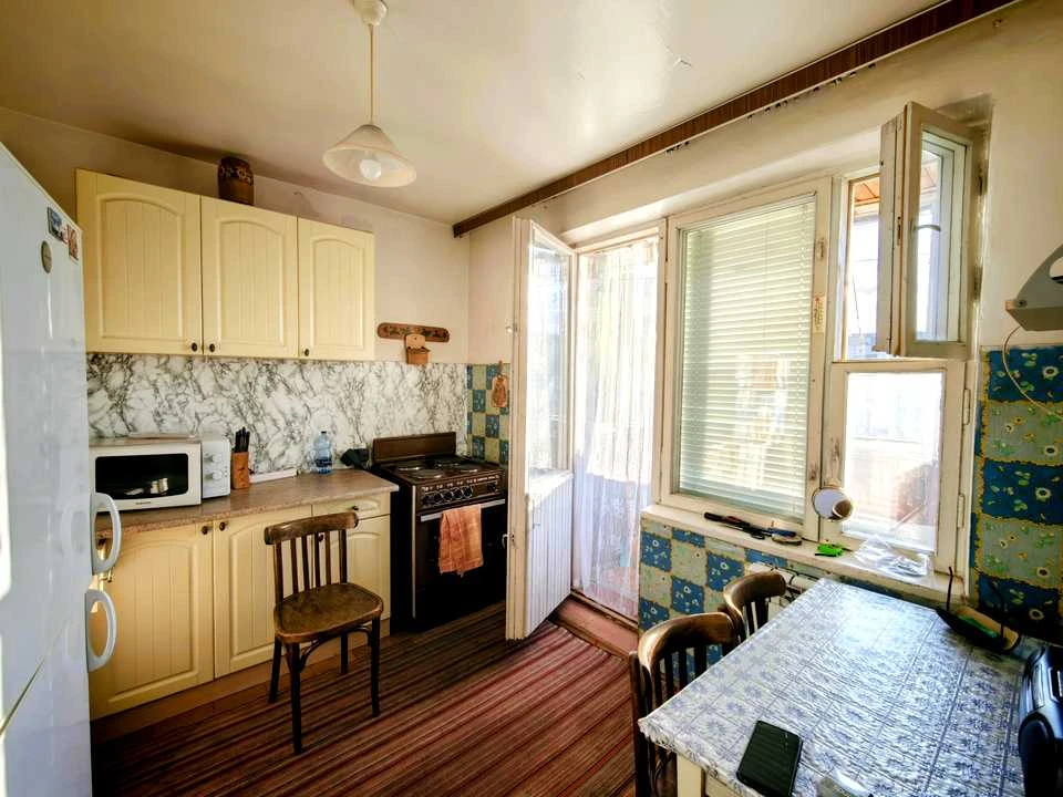Apartment. Kyiv, Holosiivska St.