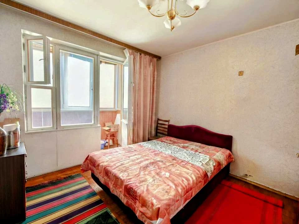 Apartment. Kyiv, Holosiivska St.