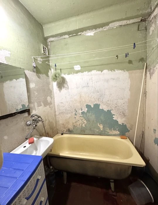 Продается 2 ком квартира в Днепровском р-не по улице Кремлев.
