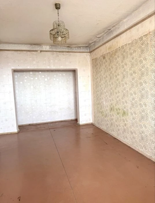 Продается 2 ком квартира в Днепровском р-не по улице Кремлев.