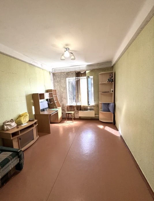 Продается 2 ком квартира в Днепровском р-не по улице Кремлев.