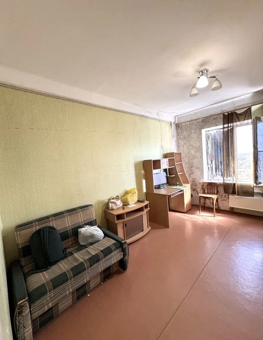 Продается 2 ком квартира в Днепровском р-не по улице Кремлев.