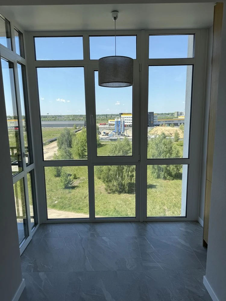 Велика однокімнатна квартира з газом біля ТЦ Авенір Плаза
