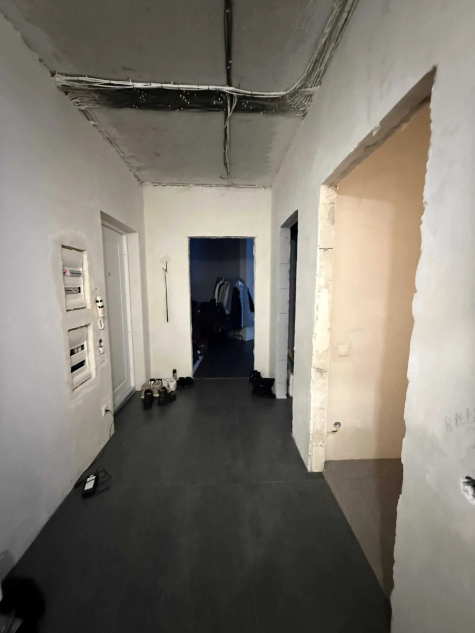 2 rooms with 90% renovation. Great offer