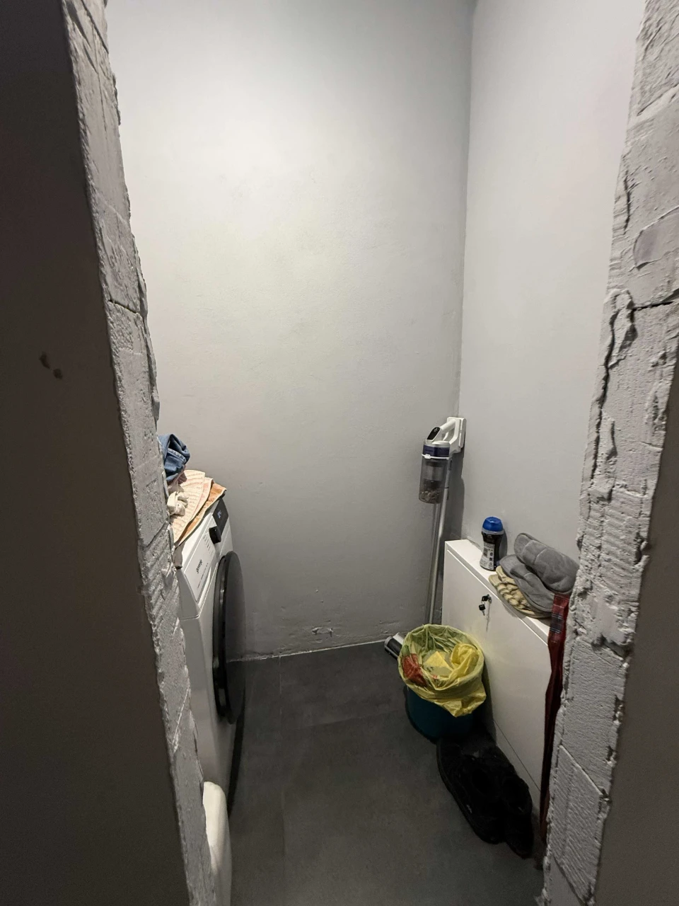 2 rooms with 90% renovation. Great offer