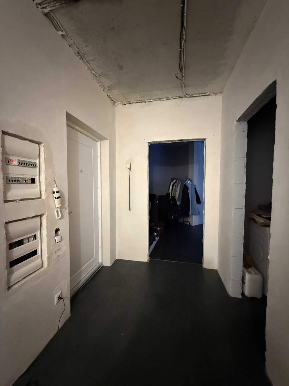 2 rooms with 90% renovation. Great offer