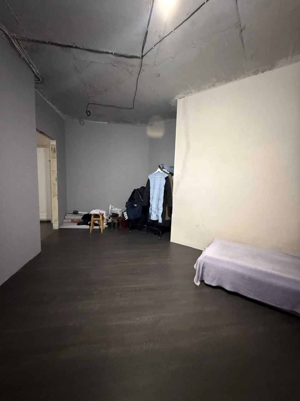 2 rooms with 90% renovation. Great offer