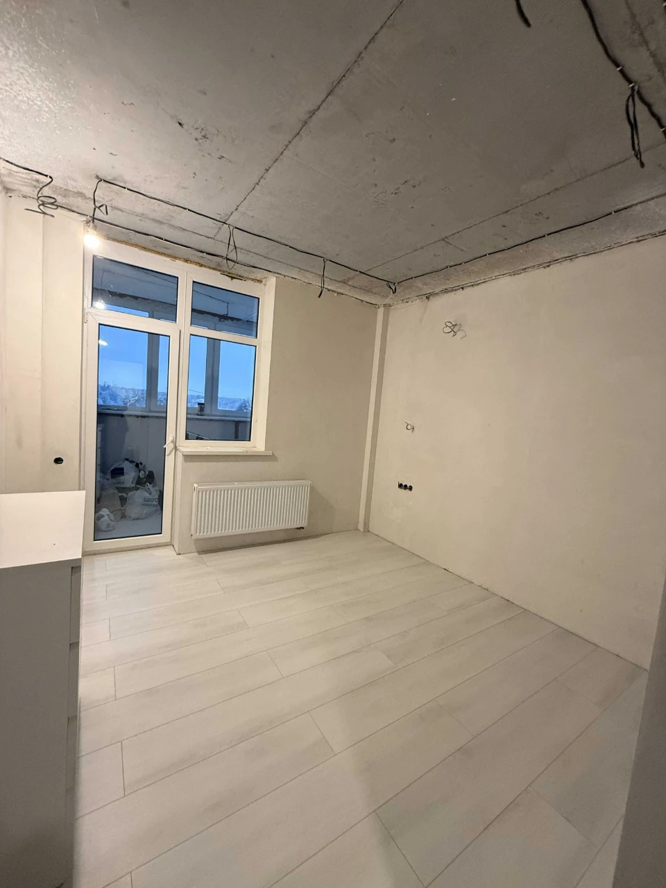 2 rooms with 90% renovation. Great offer