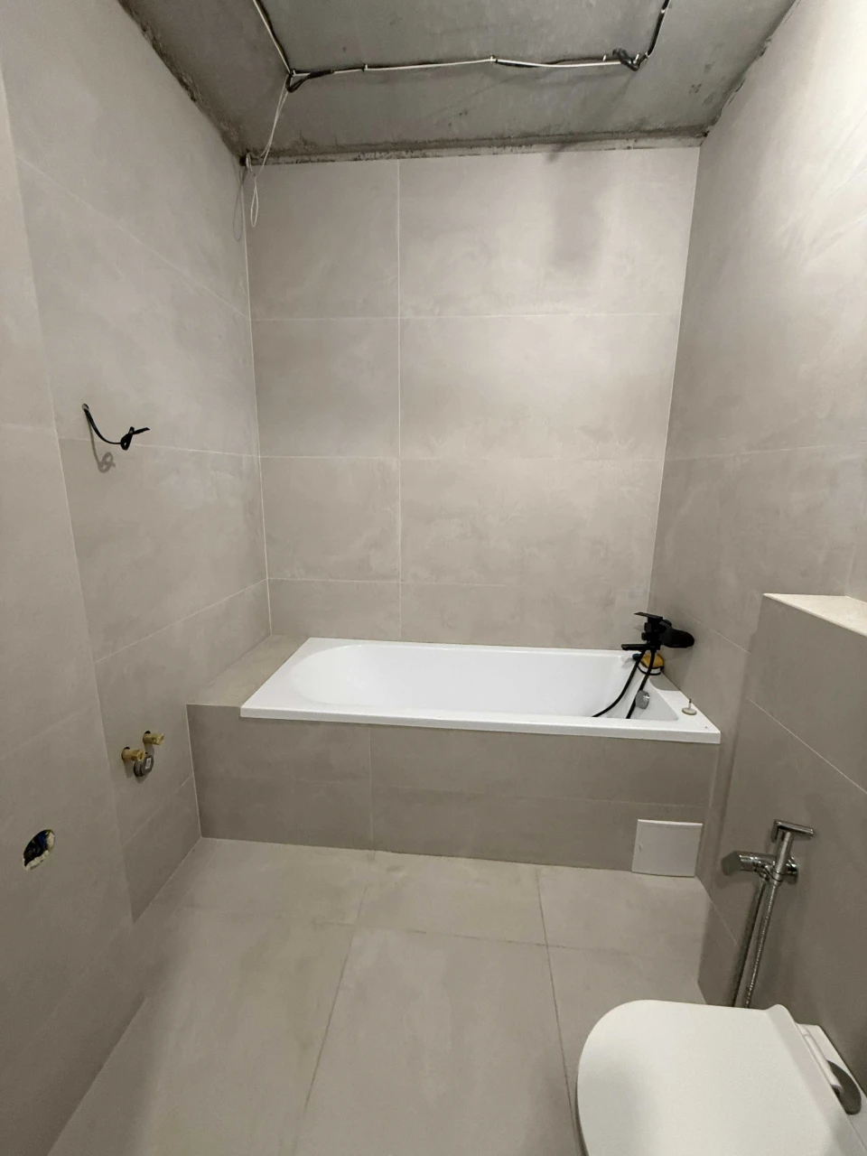 2 rooms with 90% renovation. Great offer