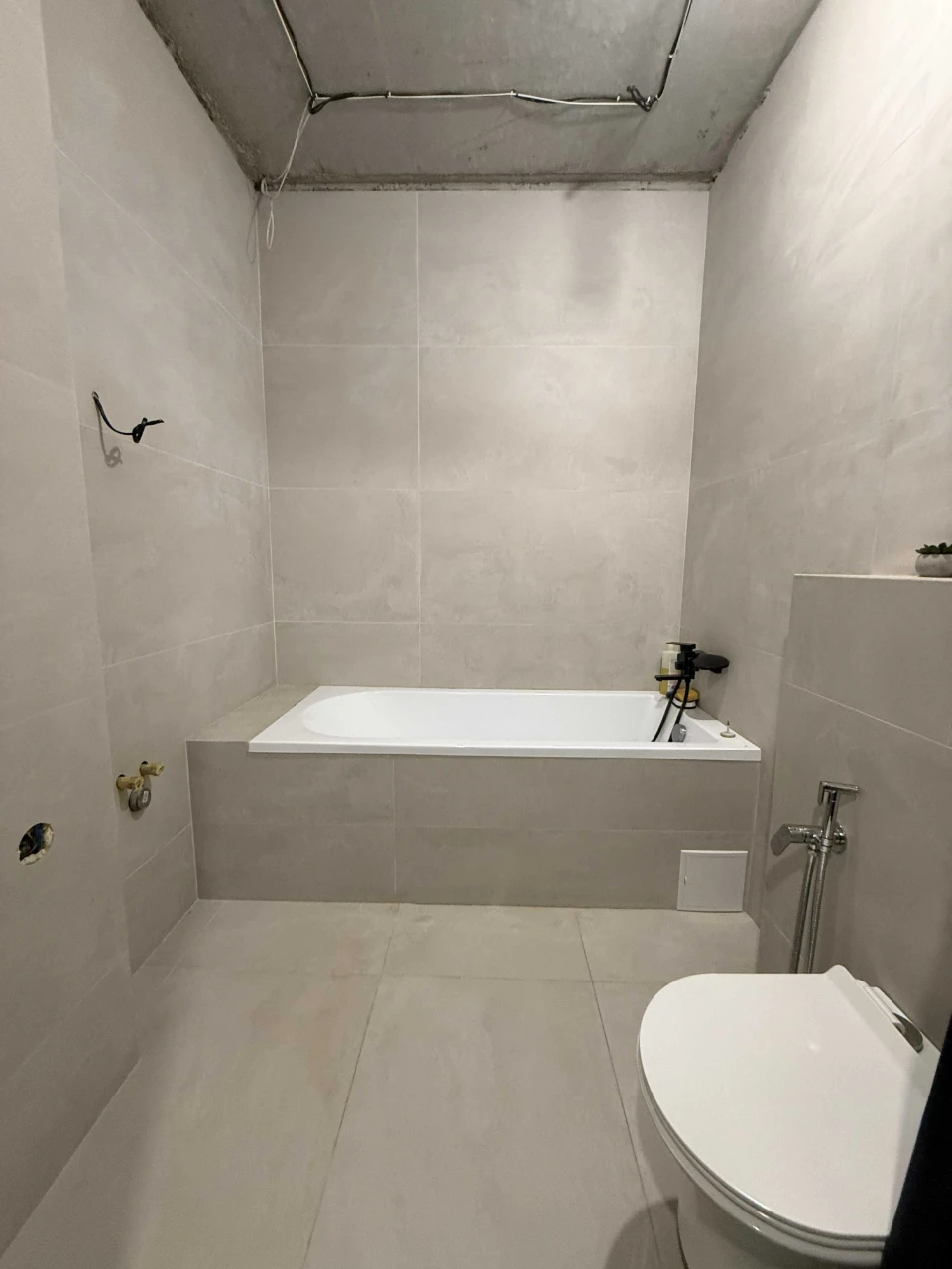 2 rooms with 90% renovation. Great offer
