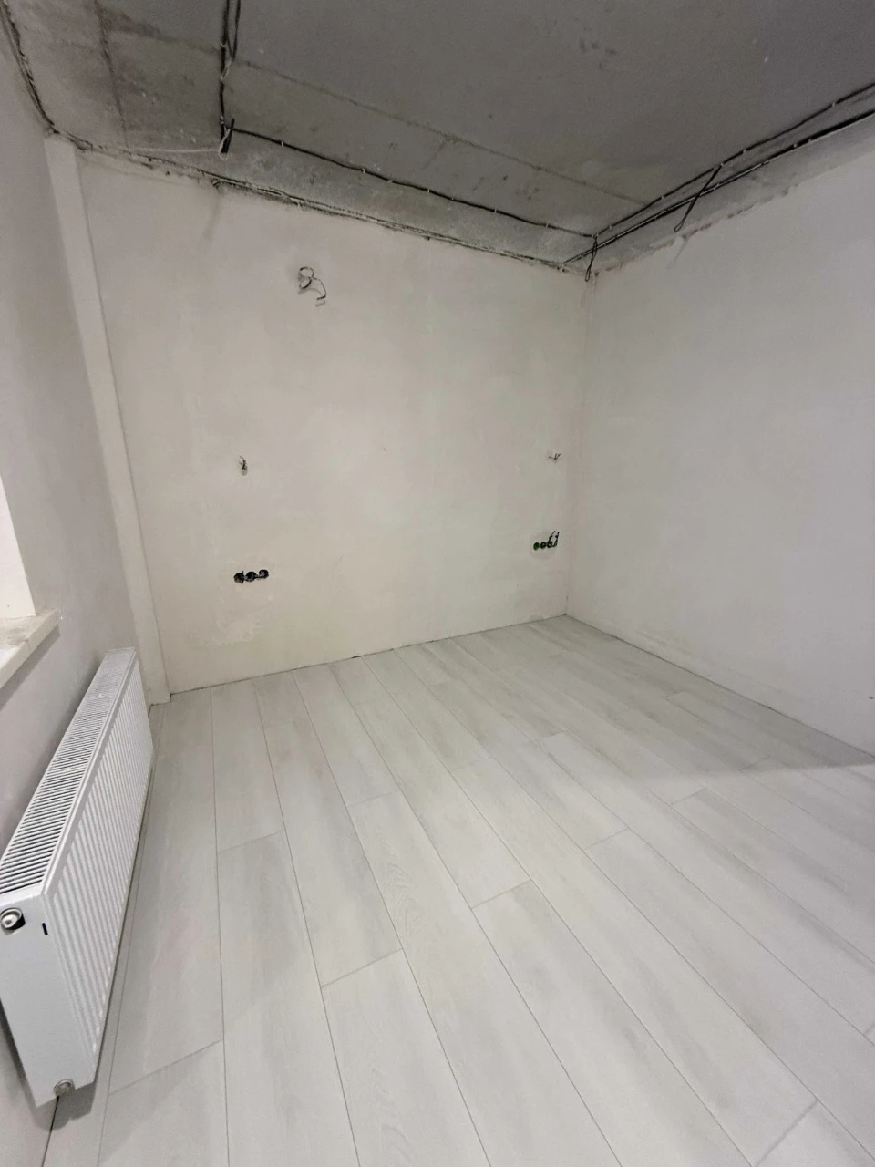 2 rooms with 90% renovation. Great offer