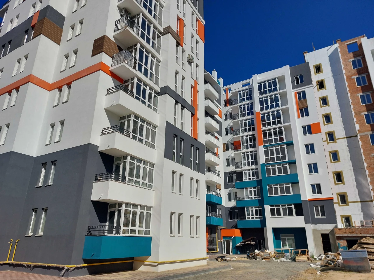 Two-sided 2-room apartment with balcony in a TOP location in Bucha! Sale