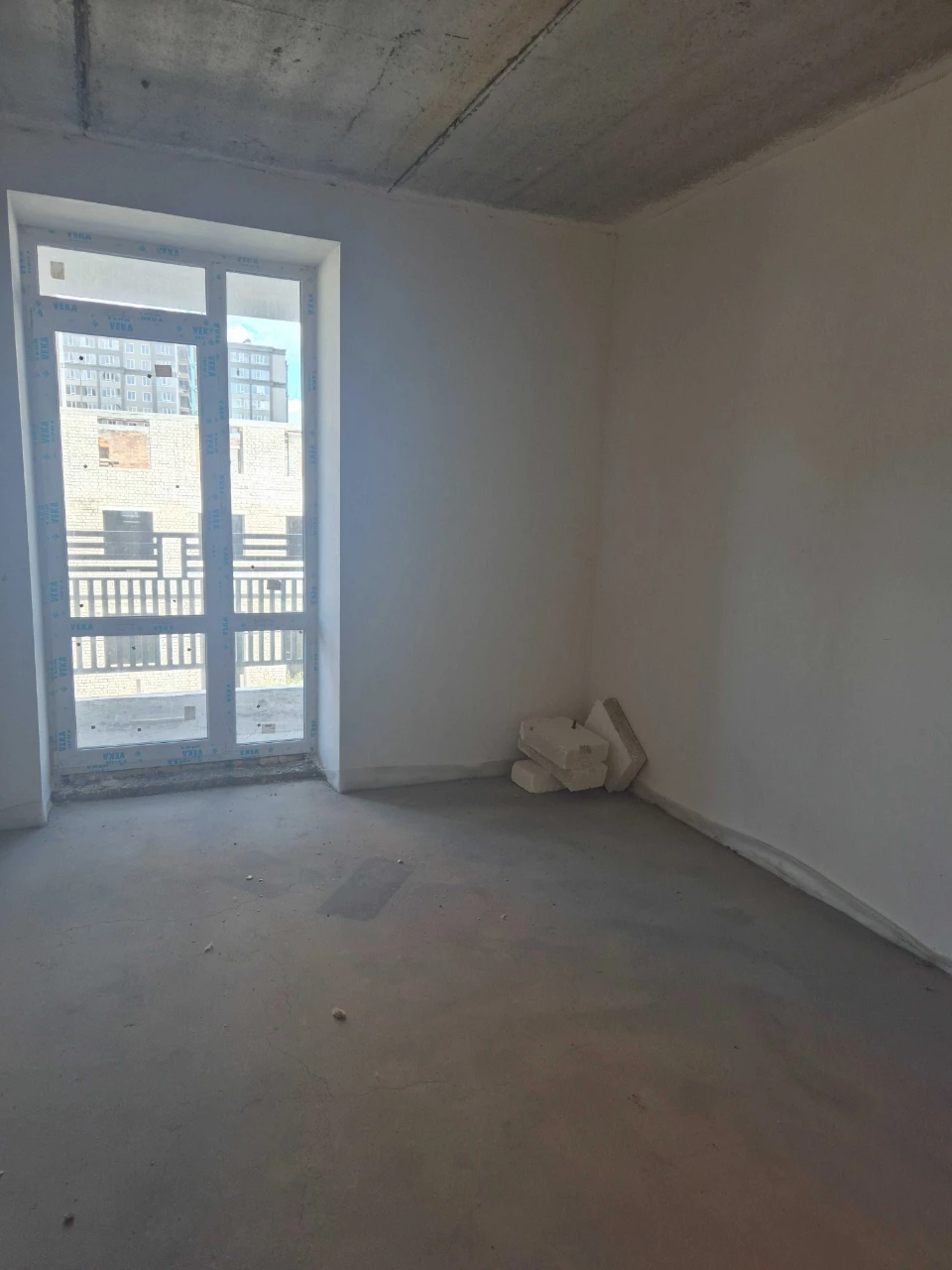 Apartment with balcony in Buchi! Brick House! Gas Heating