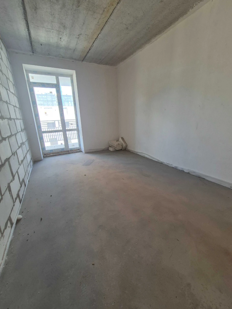 Apartment with balcony in Buchi! Brick House! Gas Heating