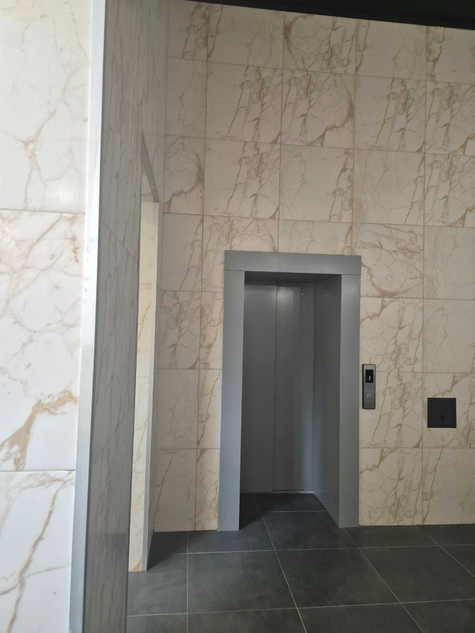Apartment with balcony in Buchi! Brick House! Gas Heating
