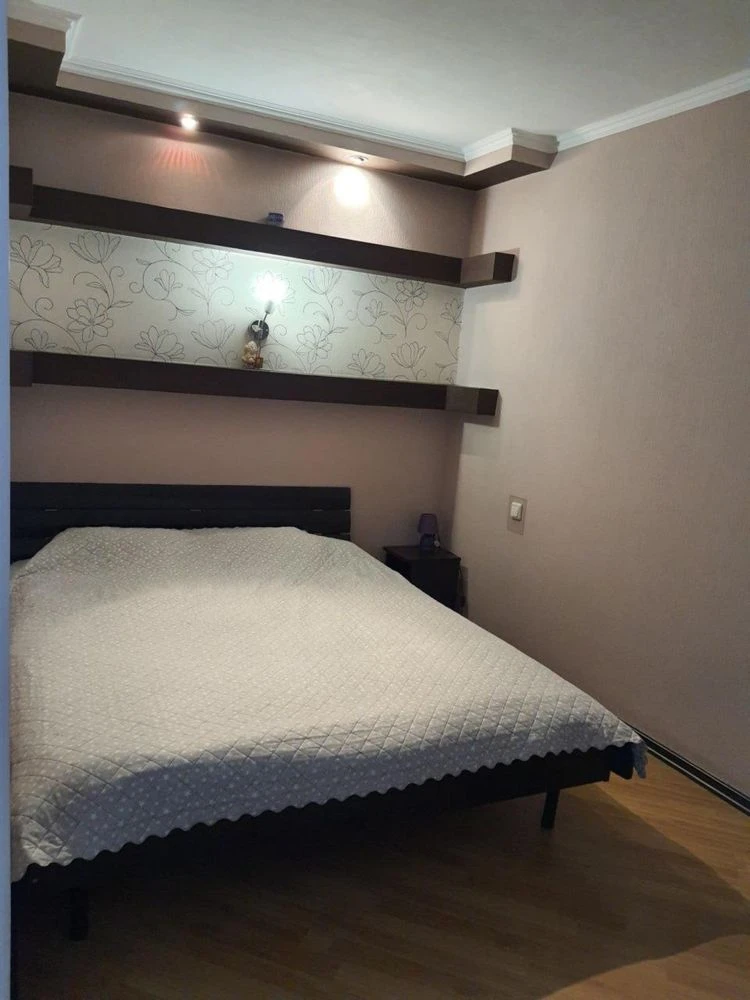 Spacious 2-bedroom apartment 66.6 sq m in Bucha with renovation and furniture