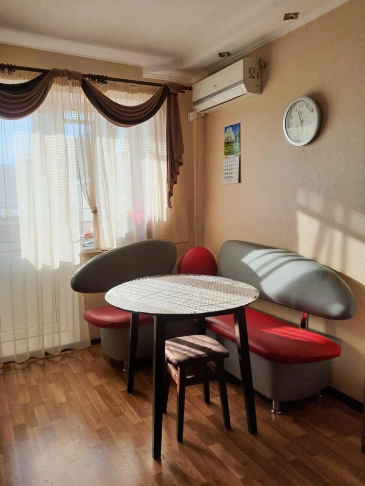 Spacious 2-bedroom apartment 66.6 sq m in Bucha with renovation and furniture