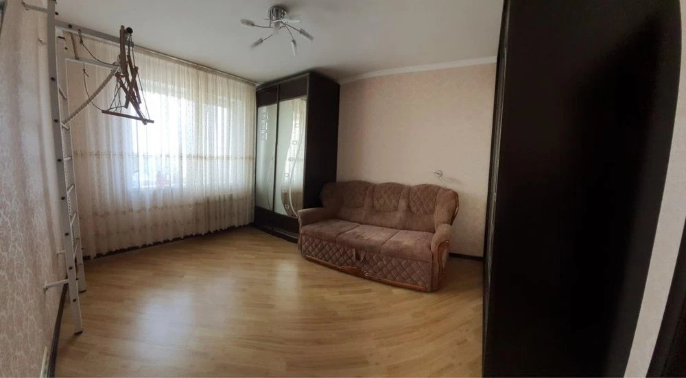 Spacious 2-bedroom apartment 66.6 sq m in Bucha with renovation and furniture