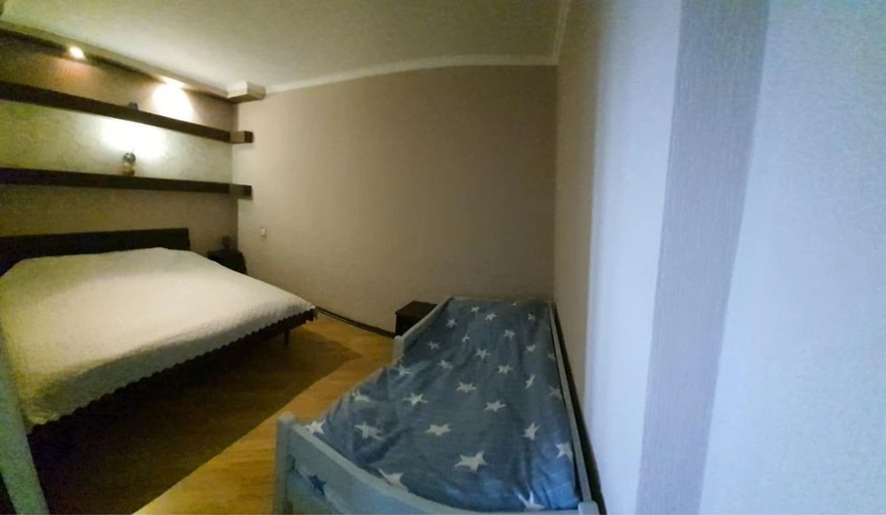 Spacious 2-bedroom apartment 66.6 sq m in Bucha with renovation and furniture