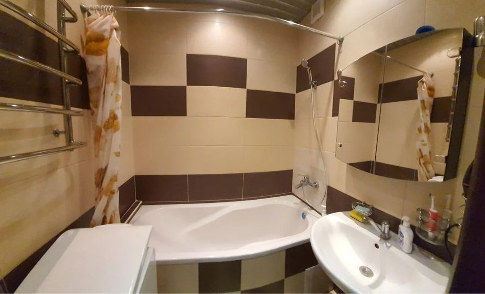 Spacious 2-bedroom apartment 66.6 sq m in Bucha with renovation and furniture