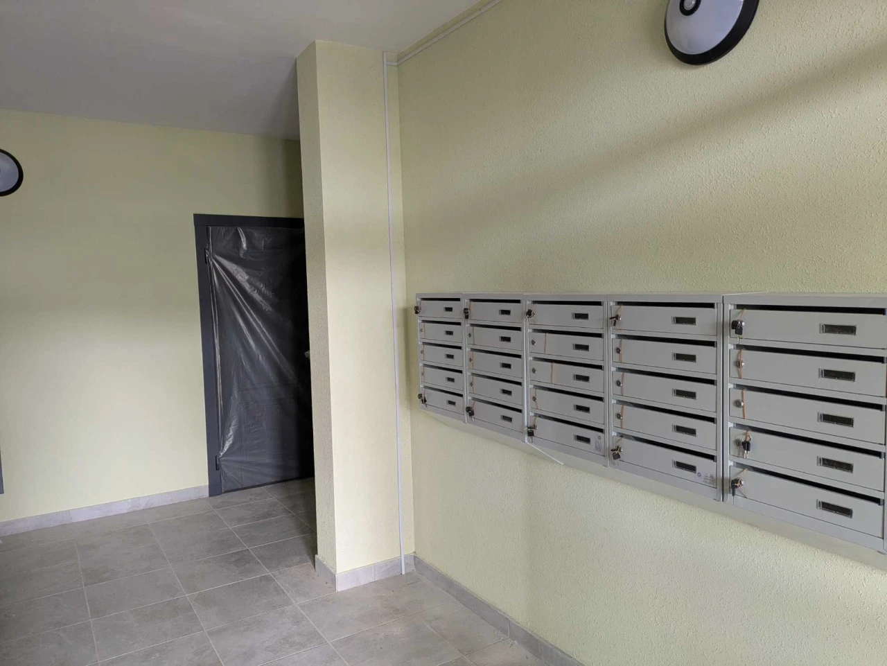 Повноцінна 1 кімнатна з газовим опаленням в готовому будинку