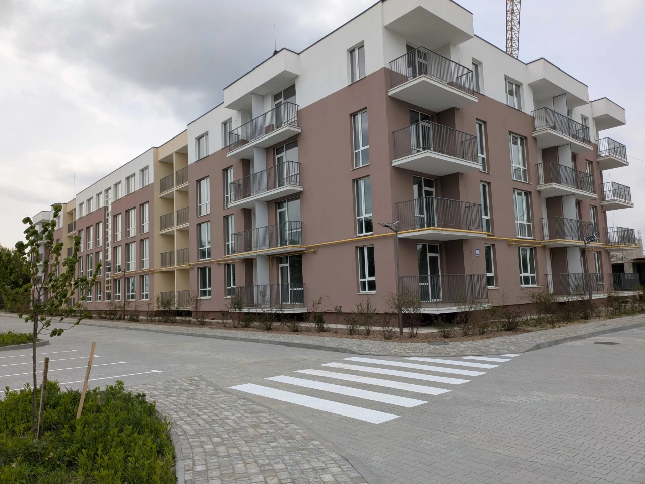 Повноцінна 1 кімнатна з газовим опаленням в готовому будинку