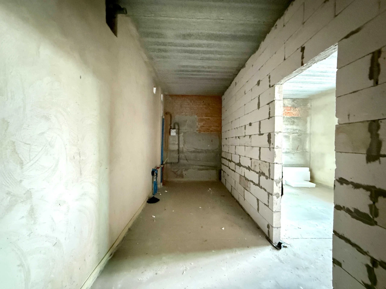1-bedroom apartment with gas heating, completed building. Osela, Ser
