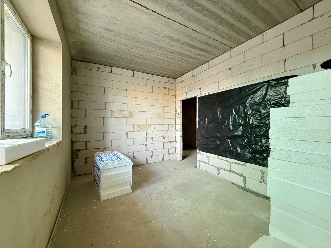 1-bedroom apartment with gas heating, completed building. Osela, Ser