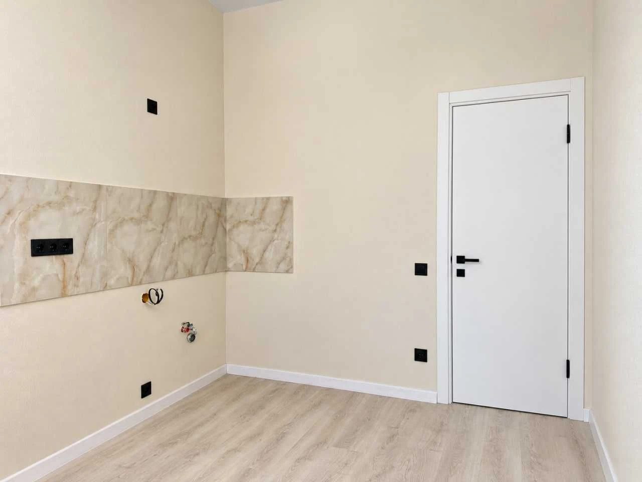 2-room apartment with new renovation, 2% registration fee