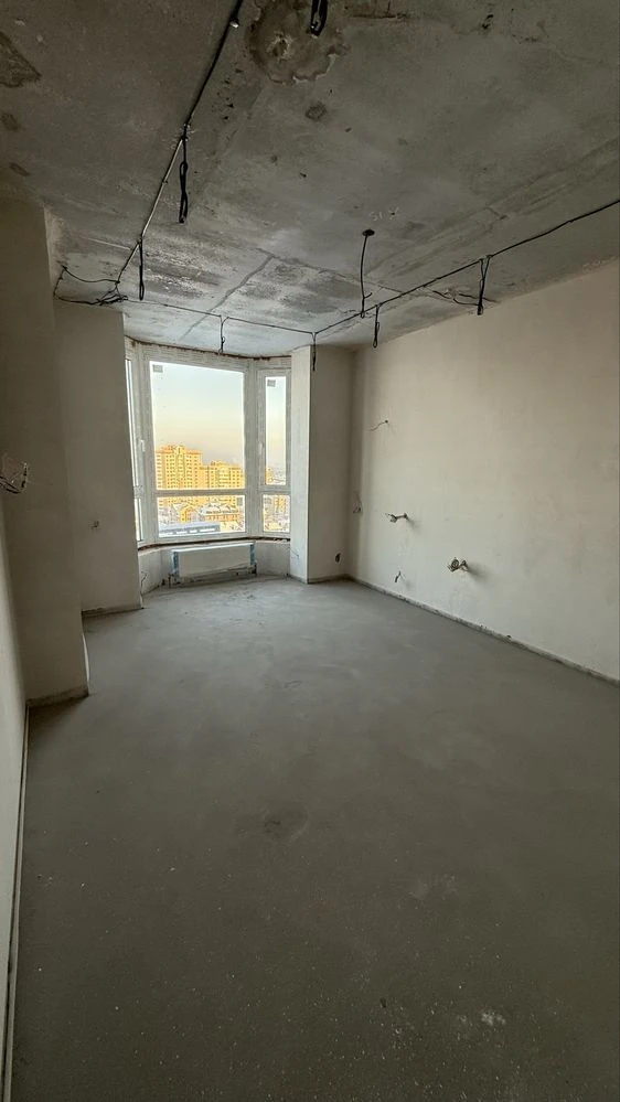 Urgent Sale: 2-bedroom apartment, house with generator