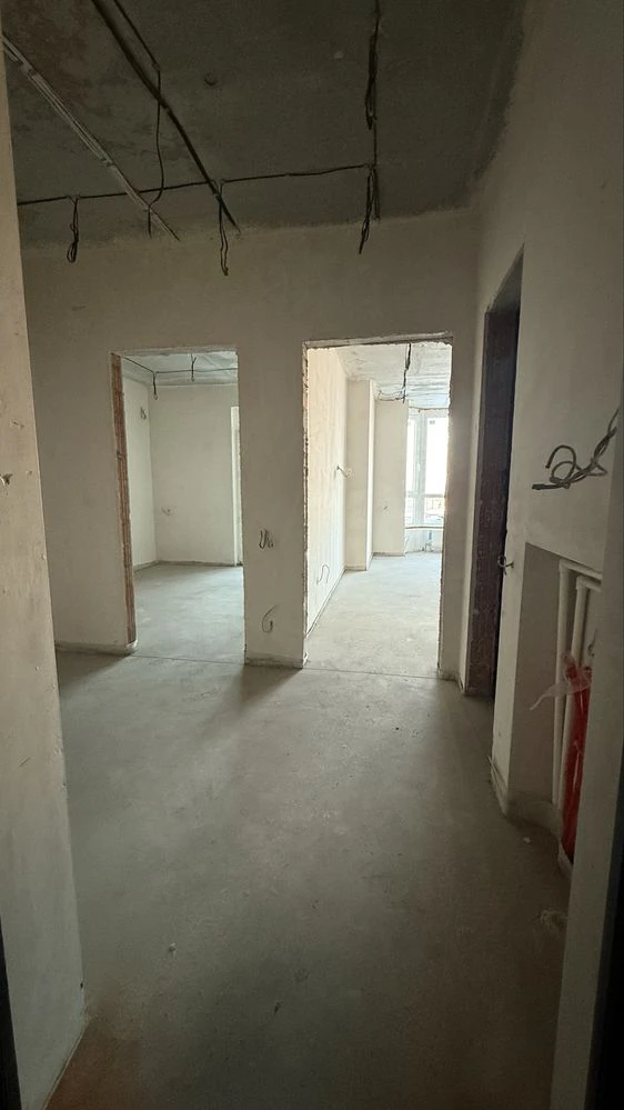 Urgent Sale: 2-bedroom apartment, house with generator