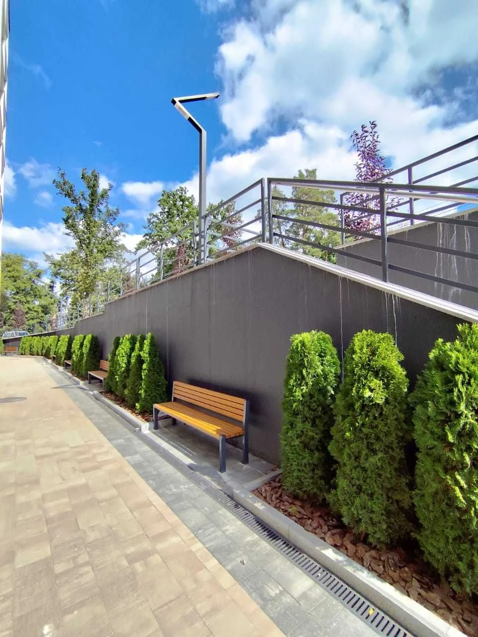 2-Bedroom Apartment at a Great Price and Minimal Fees. 4