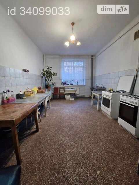 Room for sale 19.8 sq. m. on Serhiy Berehovoy St. 16/14 •